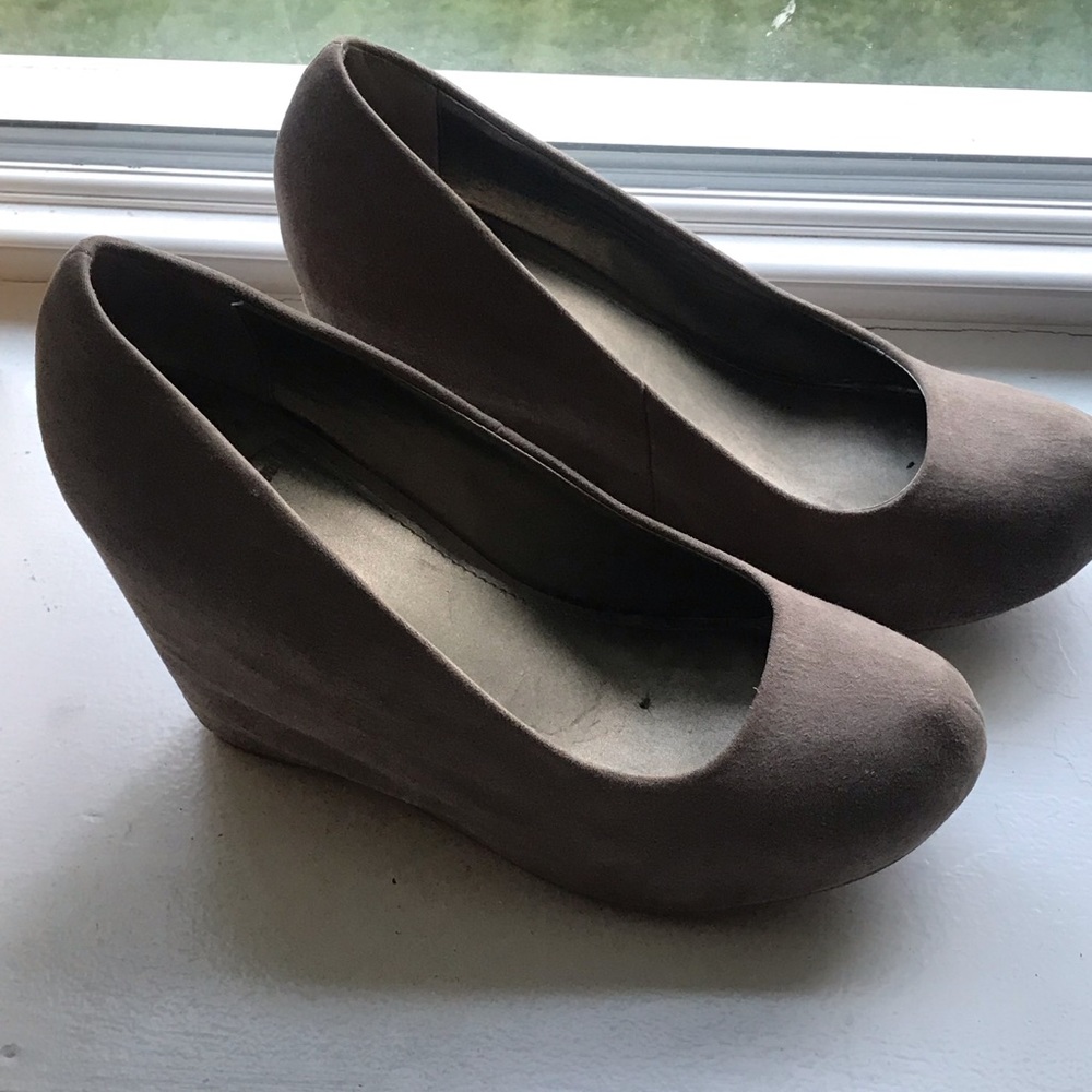 Tan heels